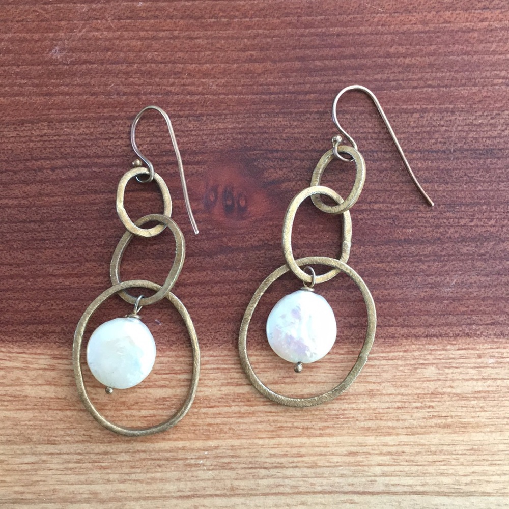 Mother of pearl and gold metal earrings
